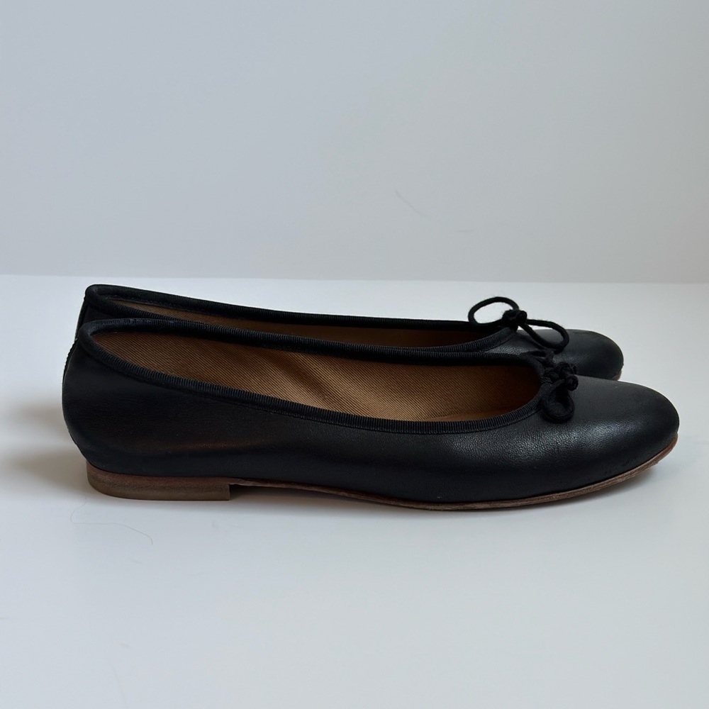 Classic & trendy Margaux Demi classic black Napa ballet flats size 39.